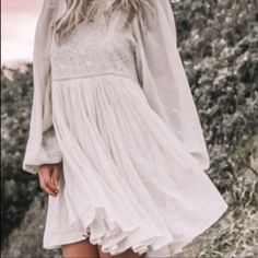 Beautiful Flowy Dress With Huge Gypsy Bell Sleeves. Very Versatile Size Xx Flowy Dress, Cream White, Bell Sleeves, Mini Dress, Womens Dresses, Cream, Dresses, Women Shopping, White