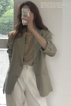 Elegant Classic Outfits, Korean Outfits Formal, Oversized Blazer Outfits, Simple Work Outfits, Color Combos Outfit, Blazer Outfits For Women, Sell Anything, Ootd Inspo, Everyday Fashion Outfits