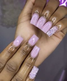 Two Tone Hairstyle, Two Tone Hair Color Ideas, Two Tone Hair Color, Cute Hairstyle Ideas, Hair Luxury, Two Tone Hair, Acrylic Toe Nails, Cute Hairstyle, Colored Acrylic Nails