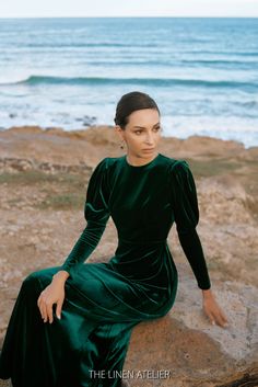 Green Fitted Gown For Wedding Guest, Fitted Green Gown For Wedding Guest, Fitted Green Wedding Dress For Formal Occasion, Elegant Green Wedding Dress, Wedding Guest Dress Winter, Velvet Dress For Women, Dark Green Velvet Dress, Velvet Formal Dress, Winter Wedding Guest Dress