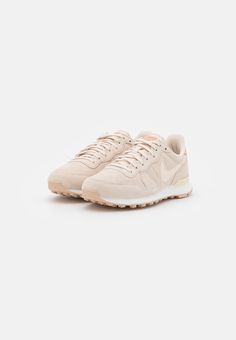 Off White Trainers, Beige Trainers, Nike Internationalist, Nike Trainers, Fashion Updates, White White, White Nikes, Superga Sneaker, Nike Sportswear