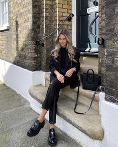 Black Loafers Outfit, Loafers Outfit, London Outfit, Photo Filters, Mode Ootd, Black Loafers, Elegantes Outfit, Outfit Goals