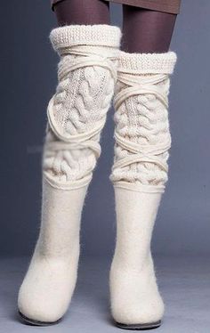 Зимние женские аксессуары. ( Валенки). Valenki Boots, Felted Shoes, Felt Boots, Felt Fashion, Felt Shoes, Start Knitting, White Jumper, Felted Slippers, How To Start Knitting