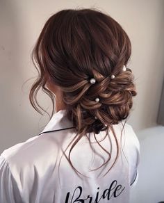 wedding updos Open Back Hairstyles Wedding, Medium Length Hair For Wedding, Wedding Hairdos For Medium Length, Open Back Hairstyles, Hair For Wedding Bridesmaid, Wedding Hairstyles For Bride, Hairstyles For Bride, Adorable Hairstyles, Wedding Hairstyles Medium Length