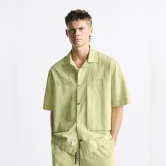 Casual Cut Overshirt Made Of A Cotton And Linen Blend Fabric. Collar With Lapels And Short Sleeves. Pockets Plated On The Front. Bimaterial Stitching In Contrast On The Entire Garment. Snap Button Closure On The Front. Size: Xl Casual Green Camp Shirt For Spring, Spring Green Relaxed Fit Camp Shirt, Green Spring Camp Shirt, Green Relaxed Fit Collared Shirt, Green Collared Camp Shirt For Spring, Green Short Sleeve Camp Shirt For Spring, Green Camp Collar Top For Spring, Spring Green Tops With Camp Collar, Cotton Short Sleeve Shirt With Camp Collar For Spring