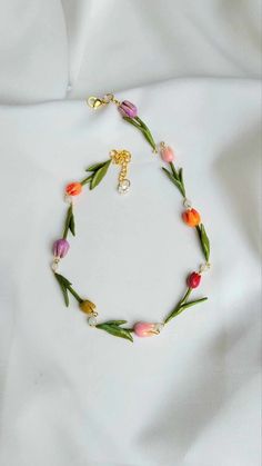 Handpainted & Sculpted Tulip Necklace  Material: Stainless Steel ,Polymer Clay, Beads Situation: Ready to Ship Clay Bead Aesthetic, Cottage Core Crafts, Resin Flower Jewelry, Wreath Necklace, Tulip Necklace, Flowers Wreath, Jewelry Styling, Diy Charm, Gift Inspo