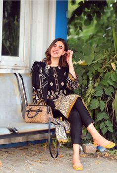 Kurti Aesthetic, Printed Dresses Fashion, Girls Dps, Pakistani Couture, Pakistani Party Wear, Boho Dresses Long, Pakistani Fashion Party Wear