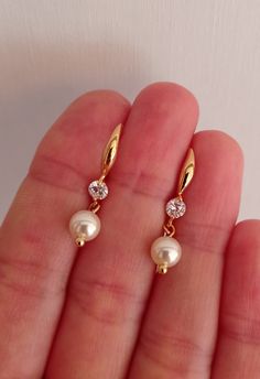 These pearl drop earrings for brides are perfect for a bling wedding theme. Gorgeous pearl earrings, that look beautiful and attractive. You will love it. Simple, beautiful and femenine earrings, that you will be able to wear on many occasion even after the ceremony.   Available: SILVER, GOLD  Please read my policies before purchase: https://www.etsy.com/shop/SilkPearlDesign#policies Bling Wedding Theme, Simple Pearl Earrings, Small Earrings Gold, Simple Jewellery, Small Dangle Earrings, Gold Earrings Models, Modern Gold Jewelry, Simple Pearl, Indian Jewellery Design Earrings