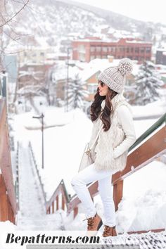 Crochet Baby Patterns | Easy Hat and Bennie Ideas | Free Beginner Crochet Ski Lodge Outfit, Winter White Outfit, Outfit Petite, Winter Outfits Snow, Winter Boots Outfits, Extra Petite, Winter Fashion Boots, Winter Outfits Cold