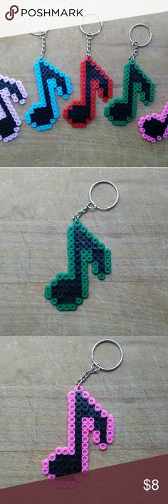 two pictures of the same keychain made out of lego blocks, one has an arrow