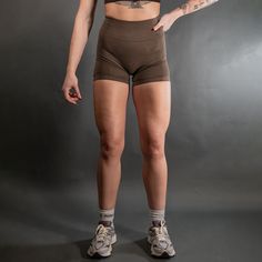 HIGHLIGHTS 90% nylon / 10% spandex Short-waisted short Form-fitting with an integral 3-tiered, tapered waistband Seamless, knit fabric No front seam Back scrunch seam detail to enhance curves IronGrind Women's Logo printed on the back SIZE GUIDE (in) Size Waist Hips Length XS 18 24 24 S 20 27 26 M 22 29 26 L 24 30 26 XL 25 32 28 Short Waisted, Seamless Shorts, Short Form, Spandex Shorts, Short Waist, Black Crop Tops, Hip Length, Mocha, Size Guide