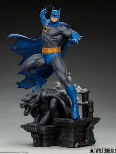 This new 1:6 scale Batman Maquette measures approximately 19.7 inches tall, 13.75 inches wide, and 12.8 inches deep when fully assembled - from the bottom of the base to the top of the Batarang, to the furthest points of the base, figure, and cape. Batman Statue, Batman Collectibles, Batman Figures, Arkham City, Dark Knight, Catwoman, Holiday Specials, Gotham, Dc Comics