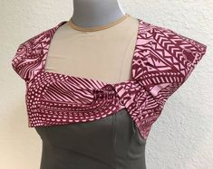 Retro Style Dress with Grey Cotton Satin with Burgundy Tribal Polynesian Print Polynesian Dress Style, Puletasi Styles Samoa, Puletasi Designs, Tahitian Dress, Samoan Puletasi, Island Style Clothing, Sewing Designs, Polynesian Dress, Island Dresses