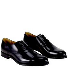 Gucci Smooth Spirit Oxford Men’s Black Shoes. Gucci Spirit Oxford Shoes With A Classic And Sophisticated Design. This Precious Model Represents A Constant Care Of Research And Tradition By The Historic Maison. A Mix Of High Quality And Elegance With A Smooth Leather Upper, With Goodyear Manufacturing With Embossed Seams And An Elongated Toe. A Leather Sole On A 2 Cm Heel Gives The Ultimate Comfort. Gucci Classic Dress Shoes With Round Toe, Gucci Round Toe Dress Shoes For Work, Gucci Dress Shoes With Round Toe For Work, Gucci Dress Shoes For Workwear With Round Toe, Gucci Dress Shoes For Workwear, Gucci Classic Dress Shoes For Work, Classic Gucci Dress Shoes For Work, Gucci Leather Shoes With Round Toe For Galas, Gucci Leather Shoes For Galas With Round Toe