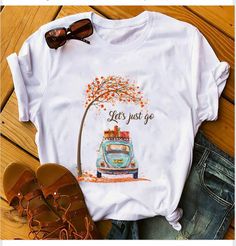 Snoopy Tshirt, Charlie Brown Shirt, Snoopy And Charlie Brown, Christmas Snoopy, Beetle Car, Paint Shirts, Autumn Tree, Summer Graphic Tee