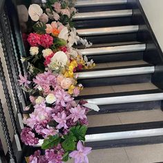 the flowers are lined up on the stairs