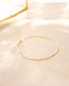 Delicate chain bracelet, Minimalist style chain, Gold filled bracelet, Gold dainty bracelet, Gold bracelet, Dainty minimalist bracelet --- Be ultra minimalist in our Capri Bracelet. The sleek flat link design pairs perfect with your other favorite FFD bracelets. Check out our Capri Necklace and Anklet for for the full set.  Details: -Gold Filled, Sterling Silver -Waterproof, Tarnish Resistant, Hypoallergenic  -Length 7" Ultra Minimalist, Bracelet Minimalist, Link Design, Bracelet Dainty, Dainty Bracelet, Wedding Jewelry Bracelets, Delicate Chain, Minimalist Bracelet, Dainty Bracelets