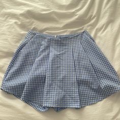 Never Worn Size Xs Subtle Front Pleats Plaid Cotton Shorts For Day Out, Preppy Blue Bottoms For Spring, Preppy Plaid Cotton Shorts, Preppy Gingham Bottoms For Summer, Preppy Summer Bottoms For Picnic, Preppy Blue Bottoms For Day Out, Casual Gingham Shorts For Spring, Chic Plaid Cotton Shorts, Casual Plaid Shorts For Spring