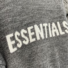 Jersey de punto ESSENTIALS
¡Presentamos el suéter de punto ESSENTIALS! Estas sudaderas son un clásico de culto y seguro que las querrás en tu armario. Son sudaderas súper cómodas hechas de algodón y lucen increíblemente a la moda. Perfecto para añadir a cualquier look de estilo urbano de tu elección. ¡La sudadera es perfecta para hombres o mujeres, y es imprescindible para salir de casa o descansar en casa!
Con un diseño único de suéter de punto ESSENTIALS para amantes de la calle con fabricació Knitted Sweater Design, Colorful Sneakers, Urban Clothing, Great Conversation Starters, Different Outfits, Beige Sweater, Sweater Sale, Sweater Design, Urban Outfits