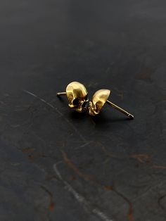 ♥Make a bold statement with these solid 9k gold skull stud earrings, perfect for dark lovers and fans of     gothic fashion. Inspired by human anatomy and hand-polished using 3D printing      technology. Each earring is a sculptural and geometric work of art. The Memento Mori philosophy is     embodied in these minimalist and edgy earrings, making them a perfect gift for men,     women, or any special someone.  ♥Please note that lighting variations may cause slight differences in color appearanc Gold Skull-shaped Earrings, Dark Lovers, Memento Mori Jewelry, Gothic Mode, Earrings Gothic, Edgy Earrings, Goth Earrings, Small Skull, Dark Love