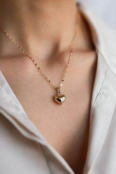 14k Gold  3D Heart Necklace,Mid Size Puffy Heart Pendant with Sequin Chain, Real Gold Jewellery, Gift for Her, Price Performance Gold NecklaceMaterial: Solid GoldKarat: 14 K (585)Approximate weight : 2,20 Gr (16.8 inch Chain İncluded)Available in different chain lengths.As with all of our products, this item is handmade and made to order.Want to Check Out More from Our SectionsFİEMMA http://www.etsy.me/3ukWhjeGold Rings http://www.etsy.me/39E9NGSGold Necklaces http://www.etsy.me/31NdjtOGold Brac Gold Heart Pendant Necklace, Heart Pendant Necklace With Adjustable Chain, 14k Gold Heart Locket Jewelry, 14k Gold Heart-shaped Locket, 14k Gold Heart Pendant Necklace For Gift, 14k Gold Heart Pendant Necklace With Adjustable Chain, Yellow Gold Heart Pendant With Detail, Heart-shaped 14k Gold Locket, Yellow Gold Heart Necklace As Gift For Her