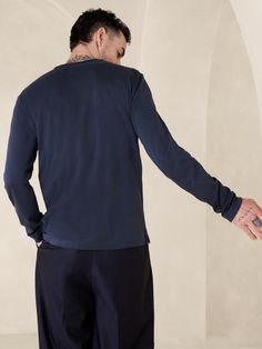 This t-shirt is cut from our Luxury-Touch cotton jersey—beloved for its signature softness and a smooth finish that leans more dressed-up in appearance.  Standard fit.  Crew neck .  Straight hem.  Standard fit.  Long sleeves.  Hip length.  Model: Size M, 6'2" (188cm). Adidas Trousers, High Top Adidas, Nike Cap, Jumper Short, Navy Blue Long Sleeve, Sport Swimwear, Girl With Sunglasses, Short Coat Jackets, Swimwear Shorts