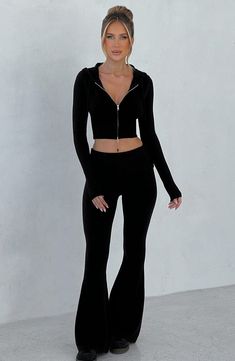 The Portia Knit Pants are a must-have for any wardrobe. These versatile pants feature a flattering fit and flare silhouette, with a wide rib waistband for added style. Complete the look with the matching Portia knit hoodie. 



Colour: Black.

Regular length.

Unlined.

Fit and flare silhouette.

Wide 2x2 rib waistband.

Fold over waistband detail.

Internal elastic in waistband.

Model is an XS and is wearing an XS.

 Size: XS, S, M, L, XL, XXL Homecoming Dresses Corset, White Dress Spring, Midi Dress Wedding Guest, Long Sleeve Bridesmaid Dress, Split Long Dress, Versatile Pants, Maxi Dress Sale, Popular Dresses, Sparkle Dress