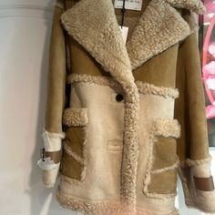 Shore Ditch Ski Club Shearling Coat Size Large New Never Worn. Coat Runs Large In Size Beige Shearling Fur Coat For Fall, Fall Beige Shearling Fur Coat, Cream Shearling Fur Coat For Fall, Designer Shearling Outerwear With Faux Fur Lining, Beige Shearling Outerwear With Faux Fur Lining, Beige Shearling Fur Coat With Faux Fur Trim, Cream Shearling Long Sleeve Outerwear, Cream Shearling Outerwear With Faux Fur Lining, Beige Shearling Fur Coat With Faux Fur Lining