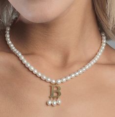 💎 Wear the Anne Boleyn Necklace with the first letter of your name. 💎 You will feel the quality of the necklace with the freshwater pearl. Both letter and pearl necklace. 💎 It is also great for gifting to your loved ones. We send it in gift wrapping. 💎 The elegance you seek. The first letter of your name is specially designed for you. 💎 Our pearls are premium quality freshwater pearls. Your initial letter is prepared with 925 sterling silver and your necklace is prepared with a freshwater p Elegant Letter Bead Jewelry, Anne Boleyn Necklace, Letter B Necklace, Silver Bridesmaid Jewelry, B Necklace, Bridesmaid Jewelry Gift, Ring Holder Necklace, Silver Bridesmaid, Bridesmaid Gifts Jewelry