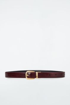 This endlessly versatile belt has been crafted by our expert artisans in Italy using supple chrome-free leather. It can be worn two ways, owing to its reversible gold-tone buckle – choose between the light-beige and classic black sides depending on your outfit. Buckle closure 100% Leather Total length of size XS/S is 30.31" and M/L is 37.40" Mens Straw Hats, Culotte Shorts, Mens Holiday, Accessories Bags Shoes, Denim Sweater, Skirt Co Ord, Shop Swimwear, New Arrival Dress, Leather Working