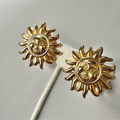 Authentic Vintage 1990’s Versace Profumi Smiling Sunburst Earrings. Very Good Vintage Condition With Only Minimal Signs Of Use. Gold Tone Finish Is Bright And Intact. Ear Clip Closures Function Properly And Securely. Earrings Measure 1.25” In Diameter. Includes Non Branded Pouch. Sunburst Earrings, Versace Jewelry, Versace Gold, Vintage Versace, Summer Party, Versace, Vintage Jewelry, Gold Tones, Jewelry Earrings