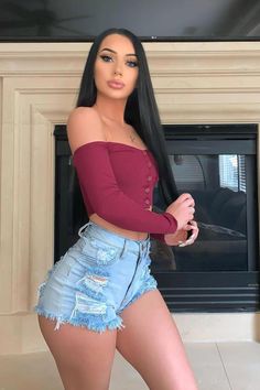 Light Jean Shorts, Style Bleu, Estilo Denim, Mode Jeans, Fashion Nova Models, Fashion Nova Jeans, Keep In Touch, Distressed Shorts, Womens Loungewear