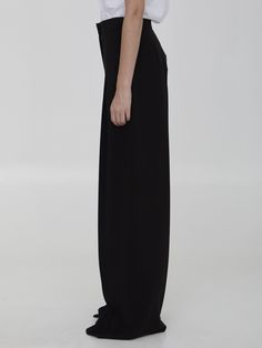 These black Lino trousers are high-waisted, wide-leg, and pleated, made from a blend of triacetate. They have a zip, button, and hook-and-eye closure, as well as two side welt pockets. Regular fit. Size nationality: Italy High waisted Wide-leg Side pockets Product code: 2421136041600004 Composition: 64% triacetate, 36% polyester Max Mara Coat, Ysl Sandals, Tom Ford Handbags, Contour Kit, Zimmermann Dress, Pleats Please Issey Miyake, Hair Serum, Oversized Silhouette, Dress With Cardigan