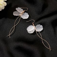 Material: Resin Fashion Element: Flowers Style: Europe and America Long Crystal Earrings, Ice Flower, Long Tassel Earrings, Wedding Party Jewelry, Tassel Drop Earrings, Birthday Jewelry Gift, Hanging Earrings, Pearl Types, Girls Jewelry