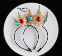 "●APPLEMINT HOUSE IS THE ORIGINAL EMBELLISHED ALL PRINCESS GLITTER CROWN ● *Princess Peach Crown, Princess Peach Super Mario Costume crown, Princess Peach cosplay crown, Baby, girl, Adult, Woman princess peach crown *You will receive ONE crown not a Set *Crown Size: Regular Crown: 2.5\"x 5.5\" Large Crown: 4\" x 4\" *Handmade by Applemint House since 2014 ●HOW DO I MAKE A CROWN?● -My crown is made out of very soft plastic headband (the headband has teeth on it )as a base of the foundation. And I Womens Super Mario Costume, Princesa Peach Cosplay, Princess Peach Crown, Peach Mario Bros, Super Mario Costumes, Princess Peach Costume, Princess Peach Cosplay, Cosplay Crown, Peach Cosplay