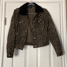 Women’s Cheetah Print Jacket Jacket Has A Black Fuzzy Neckline That Can Be Removed. Jacket Also Has Both Inside And Outside Pockets. Sized As An Xs But Could Fit A Small Brand New, Never Worn!! Same Or Next Day Shipping! Reasonable Offers Welcome! Fitted Leopard Print Winter Outerwear, Trendy Fitted Leopard Print Outerwear, Cheetah Print Jacket, My Shopping List, Inside And Outside, Print Jacket, Cheetah Print, Shopping List, Black And Brown