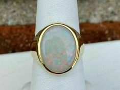 Weißer Opal Siegelring 4-12 - 925 Sterling Silber - Moderner Einfacher Opalring - Silberband mit Opal - Männer-Frauen-Opalring - Minimalistisch ------------------------------------------------------------------------------------------------- Shop Link :) https://www.etsy.com/in-en/shop/RubyJewelStores ------------------------------------------------------------------------------------------------- EDELSTEIN DETAILS Edelstein-Name: Opal 2.Stein: N/A Steinform: Oval Cut Steingröße : 10X12 MM Stein Simple Opal Ring, Opal Ring Simple, Opal Ring Silver, Opal Wedding, Gold Plated Rings, Handmade Gold, Gemstone Engagement Rings, Opal Ring, White Opal