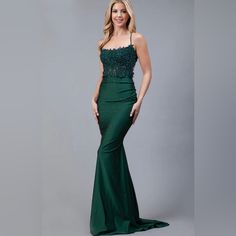 Beautiful Emerald Green Dress With A Lace Top, Flowing Rhinestoned Bottom, And Elegant Open Back. Special Ocassion Dresses, Fitted Gowns, Mother Wedding Dress, Embroidered Bodice, Sleeveless Gown, Beaded Prom Dress, Fitted Wedding Dress, Dress Purchase, Lace Bodice