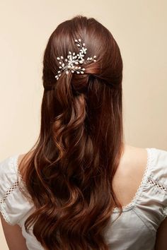 Hairstyles Effortless, Pearl Wedding Hair, Effortless Hair, Hair Accessories Bridal, Pearl Hair Combs, Wedding Hair Comb, Pearl Accessories, Hair Accessories Collection, Hair 2018