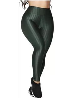 Legging 3D Cirrê com 320 de gramatura o que garante ZERO transparência.    Tamanhos:  M = 36  G = 38-40  GG = 42    Composição:  Poliéster 92%  Elastano 8%    - MUITO CONFORTÁVEL  - VESTE SUPER BEM  - PRODUTO DE QUALIDADE  -TECIDO COM ÓTIMO TOQUE  - SUPLEX POR DENTRO E POR FORA    Qualquer dúvida é só nos chamar no chat!     ATENÇÃO NA ESCOLHA DO TAMANHO!    Tamanhos e medidas (aproximado)   M: 36 Cintura: 62cm Quadril: 76cm Comprimento: 88cm (aproximado)     G: 38-40 Cintura: 68cm Quadril: 80cm Mont Blanc