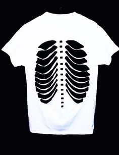 a white t - shirt with black ribs on it