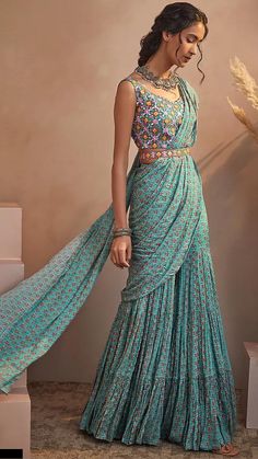 Sharara Saree, Revamp Clothes, Sharara Designs, Trendy Outfits Indian, Outfits Indian, Dress Book, Indian Dresses Traditional, Traditional Indian Outfits, Fashion Designing