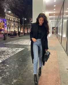 Cold Outfit, Outfit Botas, Michelle Keegan, Winter Fashion Outfits Casual, Glam Outfit, Trendy Fall Outfits, Autumn Outfits, Casual Chic Outfit, Outfit Combinations