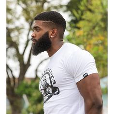 bearded black man;  #beardedblackmen #gqstyle #esquiregrooming #thecutlifemen #beards #beardgasm #sportscenter #espn #essencemagazine #alphamale #blackpanther Bart Styles, Man With A Beard, Black Men Haircuts, Black Beards, Full Beard, Black Men Hairstyles, Beard Growth