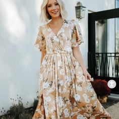 Never Worn With Tags! Cream Midi Dress For Spring Brunch, Cream Maxi Dress For Spring Brunch, Cream Short Sleeve Maxi Dress For Spring, Cream Short Sleeve Maxi Dress For Day Out, Maxi Dress With Jacket, Tan Floral Dress, Prom Bridesmaid Dress, Pictures Engagement, Black White Maxi Dress