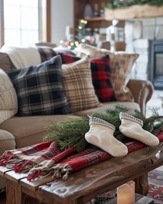 Farmhouse Christmas Decor, Cabin Life, Christmas Decor Ideas, Weathered Wood