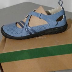 New In Box Blue Leather Walking Shoes With Ortholite Insole, Blue Leather Slip-on Walking Shoes, Comfortable Blue Leather Walking Shoes, Blue Walking Shoes With Rubber Sole, Comfortable Blue Walking Shoes With Flat Heel, Blue Slip-on Walking Shoes With Removable Insole, Slip-on Blue Walking Shoes With Removable Insole, Wool Sneakers, Jambu Shoes