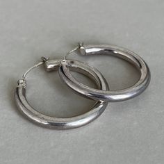 Vintage sterling silver earrings  mark- 925 CI condition- vintage, patina, please look at pictures measures approximate- 26mm diameter  weight- 4.6 grams  J260 Silver Earrings Aesthetic Vintage, Jewelry Accessories Aesthetic Silver, Jewelry Aesthetic Silver, Cute Silver Earrings, Accessories Male, Silver Earrings Aesthetic, Silver Earrings Hoops, Jewelry Silver Earrings, Double Earrings