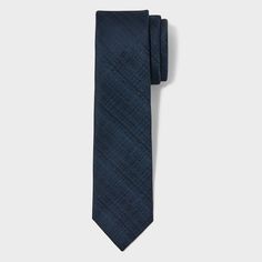 Dress up your look for any occasion with this Plaid Neck Tie from Goodfellow & Co™. Sporting an allover plaid design for a classic twist, this neck tie is crafted from lightweight material with partial lining for comfortable wear. Add this plaid tie to a plain white shirt for a look that's perfect for the office or a night on the town. Goodfellow & Co™: Where style & fit are always in good company.