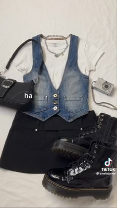 Denim Vest Outfit, Black Mini Skirt, Lookbook Outfits, Style Outfits, Looks Vintage